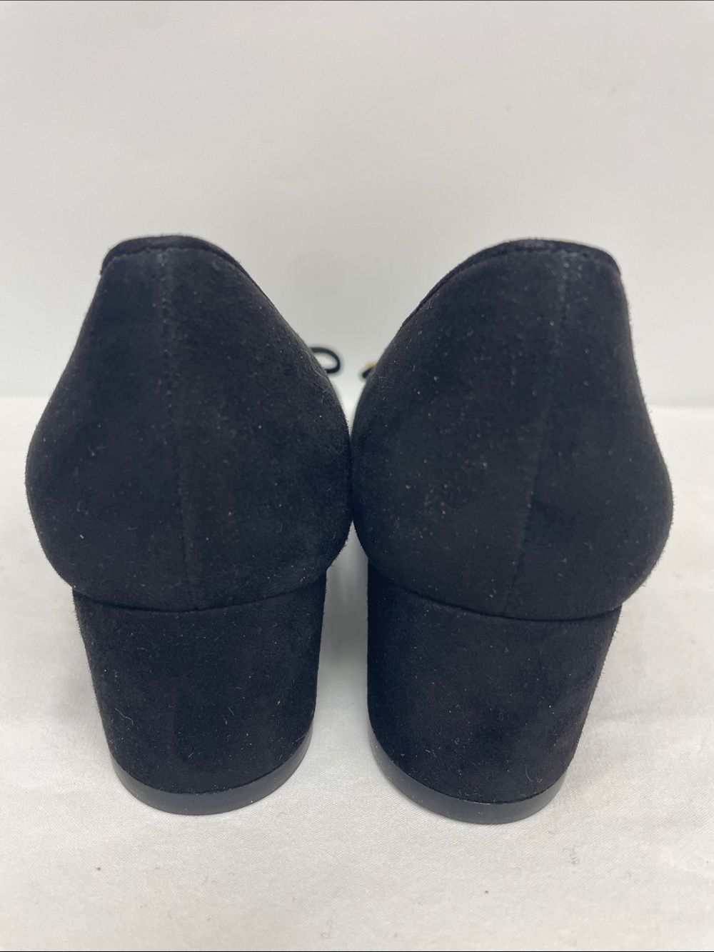 Stuart Weitzman Gabby 45 Black Suede Pump with Bow Detail, Size 7.5 - Picture 4 of 11